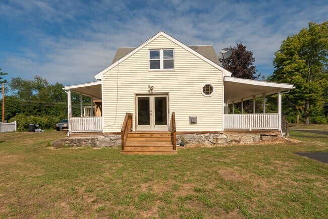 Building Photo - 520 Main St