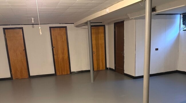 Building Photo - 11706 S Artesian Ave