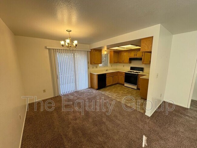 Building Photo - 2408 W Packwood Dr