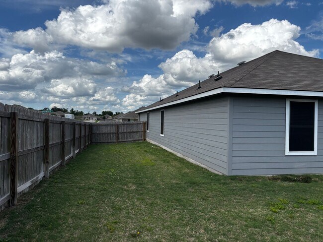 Building Photo - 4 Bedroom House in Rockbridge