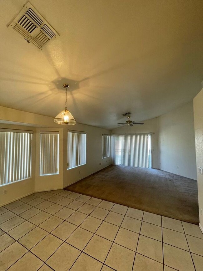 Building Photo - READY TO VIEW NOW! Beautiful 4 Bedroom 2 Bath Home in Phoenix!