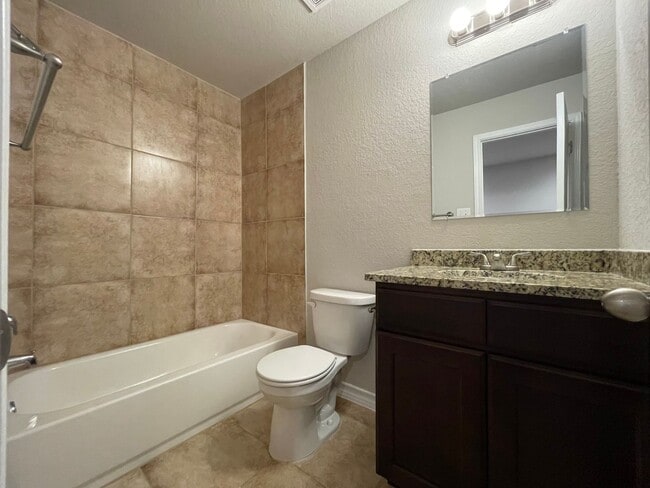 Building Photo - Town home for rent