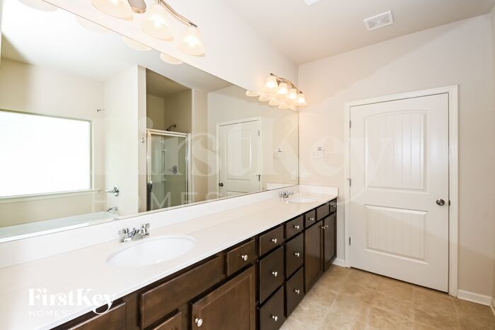 Building Photo - 136 Prominence Ct