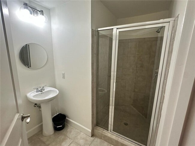 Building Photo - 726 Cosmopolitan Dr NE