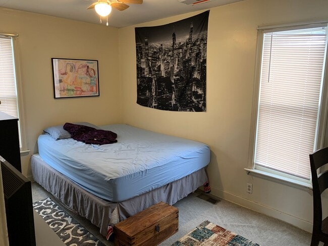 Building Photo - Charming 2 Bed/1 Bath Home Near the K-Stat...