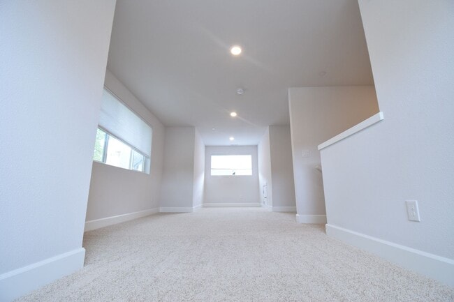 Building Photo - Beautiful 4 Bedroom 3.5 BA Home! Mother in Law Suite, Attached Garage & Top floor Bonus Room!