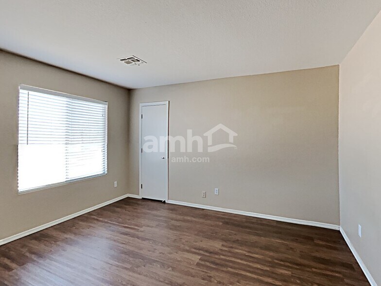 Building Photo - 1117 E Dust Devil Dr