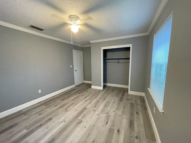 Building Photo - 1607 Date Palm Dr