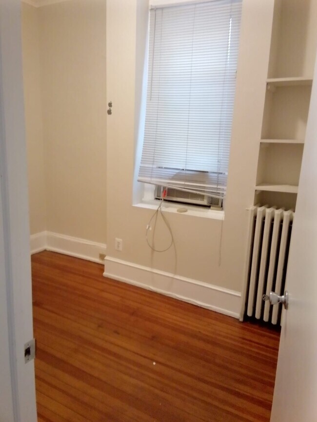 Building Photo - 2121 N St NW