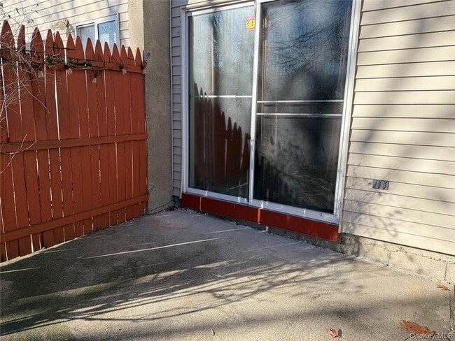 Building Photo - 276 Temple Hill Rd