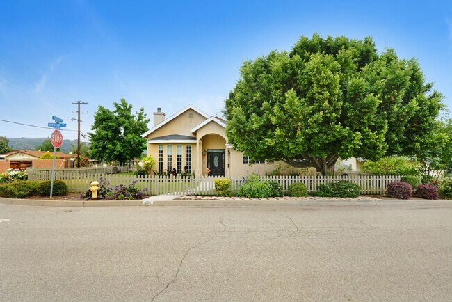 Building Photo - Gorgeous 3,000+ sq ft home in Glendora wit...