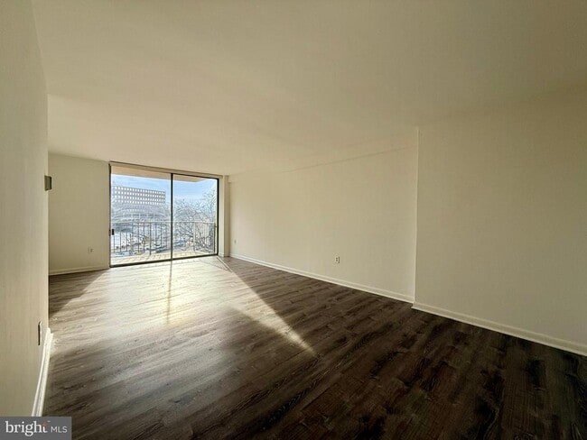 Building Photo - 5565 Columbia Pike