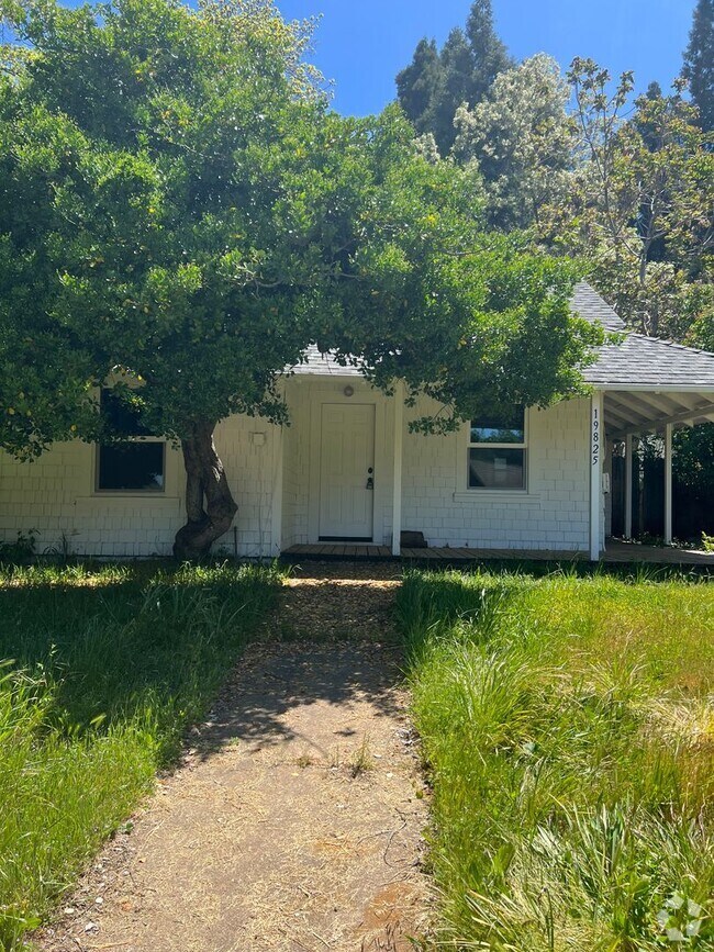 Building Photo - Pine Grove Home