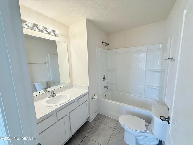 Building Photo - 523 Spanish Oaks Way