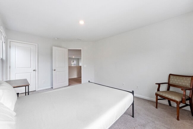 Building Photo - 9784 Transplanter Cir