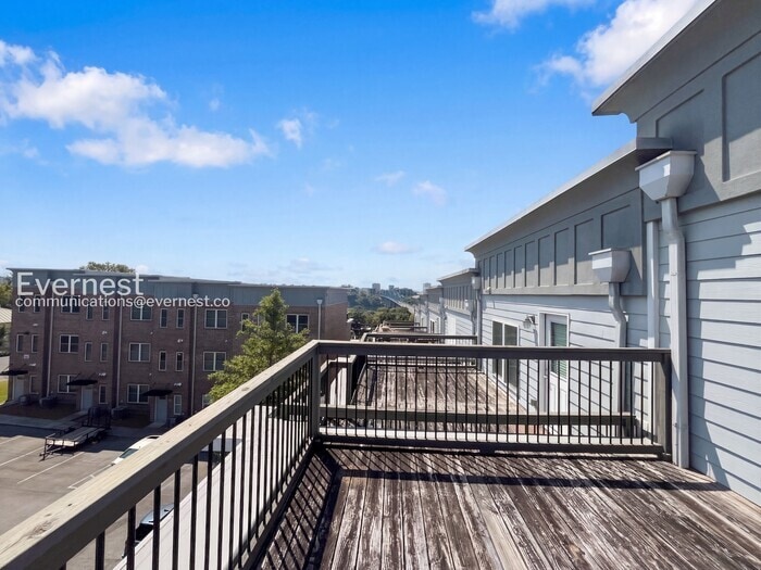 Building Photo - 221 Delmont St