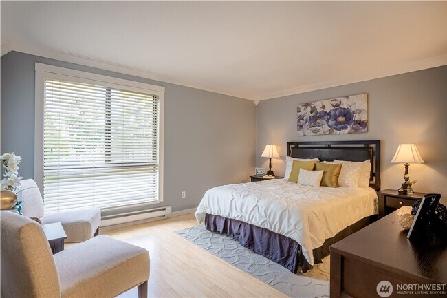 Building Photo - 3 bed/2 bath Condo in Bellevue!