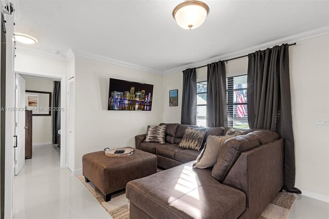 Building Photo - 1075 NE 12th Ave