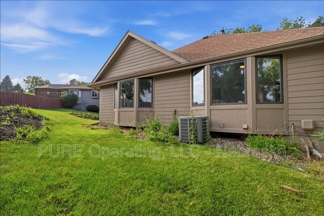 Building Photo - 15527 Mason Cir