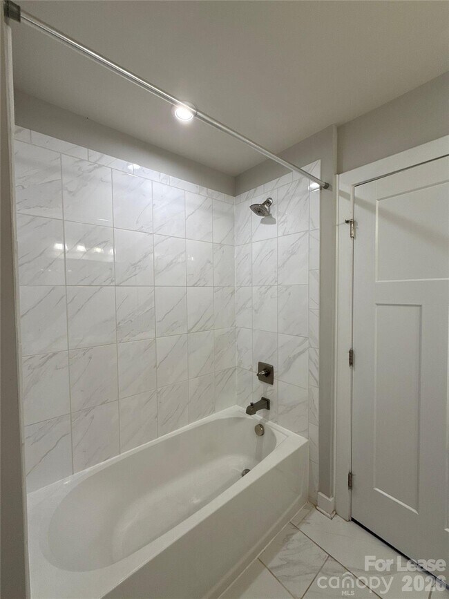 Building Photo - 14012 Sunnyhill Grove Rd