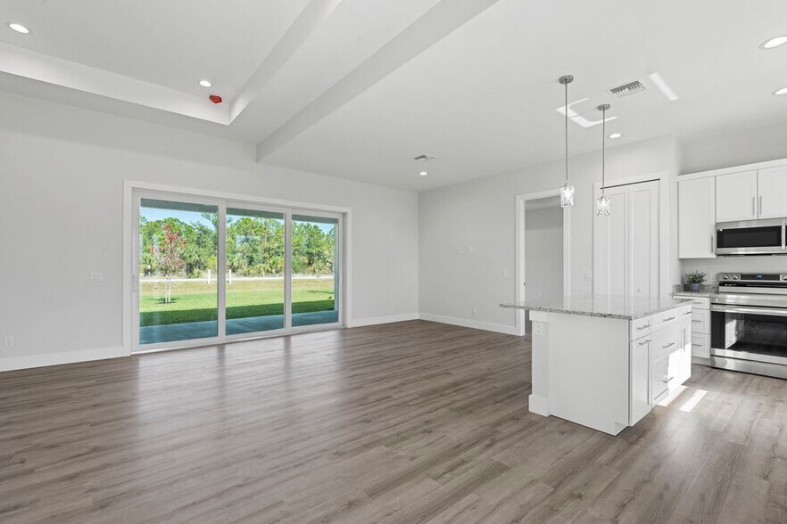 Building Photo - 25434 Alicante Dr