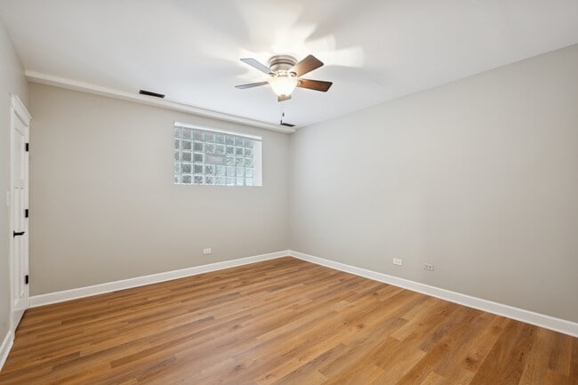 Building Photo - 2742 N Bosworth Ave