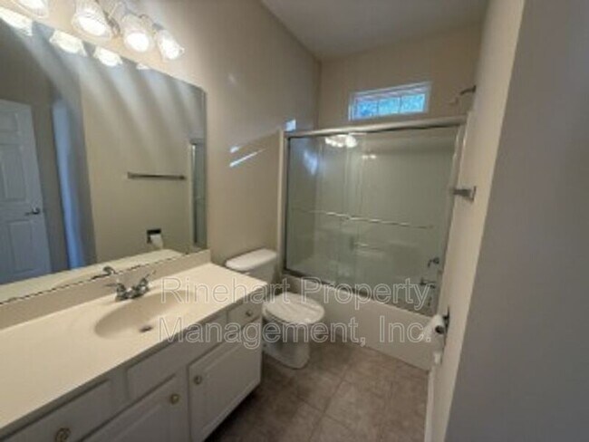 Building Photo - 2413 Woodridge Dr