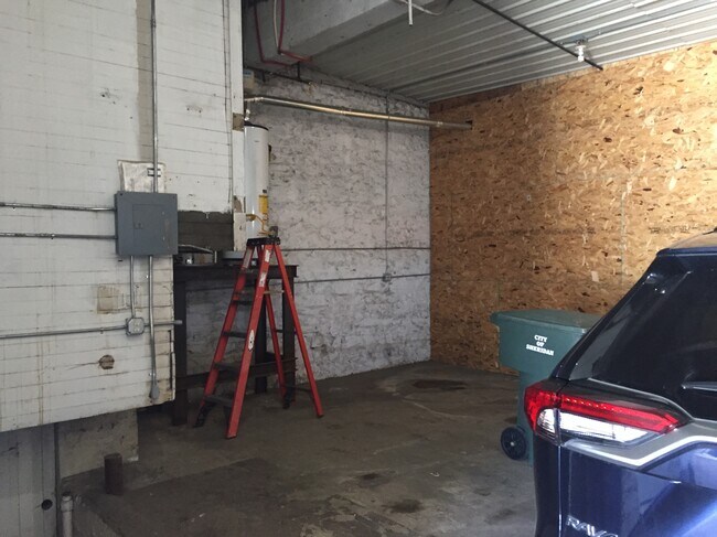 Building Photo - 844 N Gould St