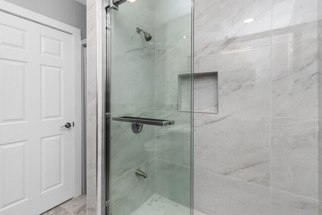 Building Photo - 66R Stanley St