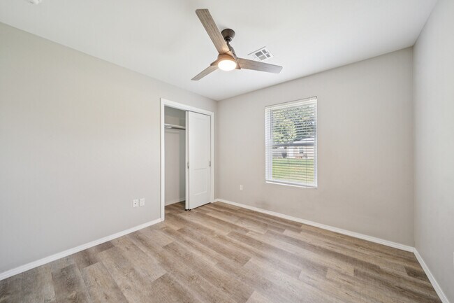 Building Photo - 5429 S Norfolk Ave