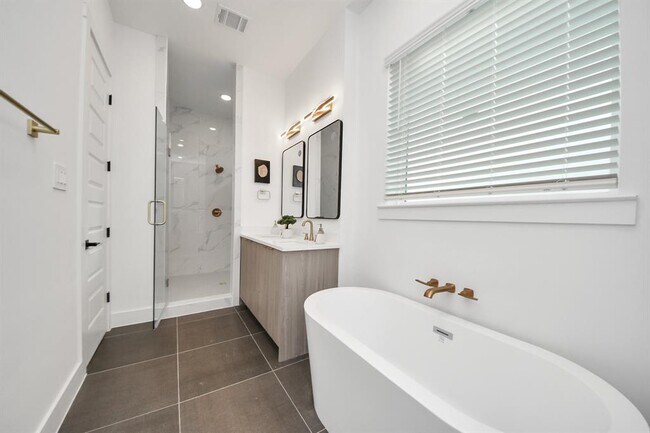 Building Photo - 3604 Runnels St