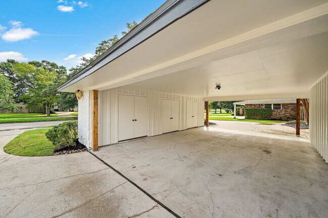 Building Photo - 5123 Willowbend Blvd