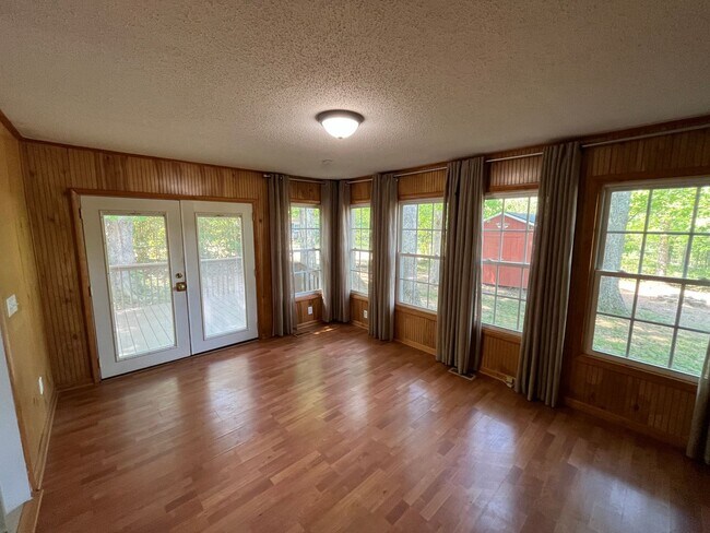 Building Photo - Charming 3-bedroom, 1.5-bathroom property in Pfafftown