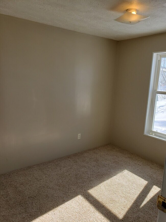 Building Photo - 3 Bed, 2 bath manufactured home in Egin!