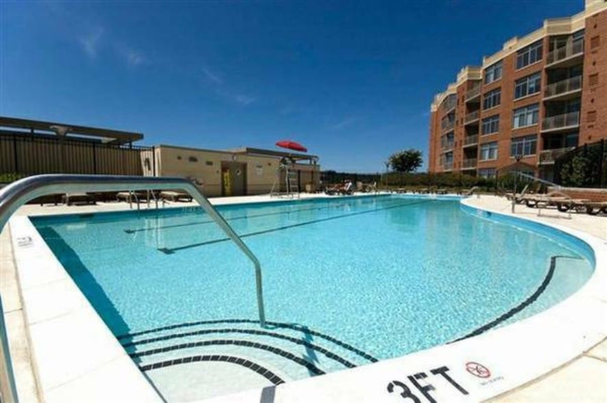 Pool - 3650 S Glebe Rd