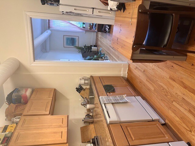 Building Photo - 4626 N Lincoln Ave