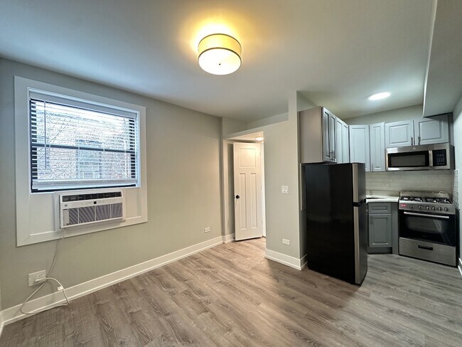 Building Photo - 545 W Belmont Ave