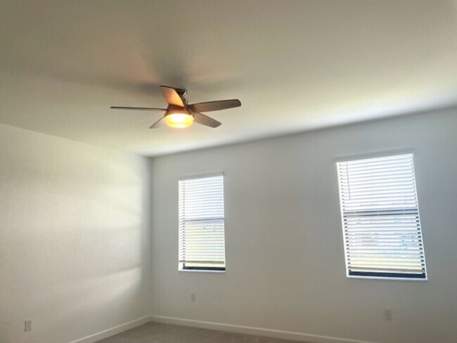 Building Photo - 3/2.5 TOWNHOUSE LORRAINE LAKES No deposit ...