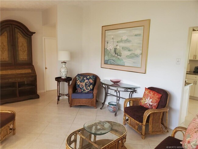 Building Photo - 590 NE Lima Vias