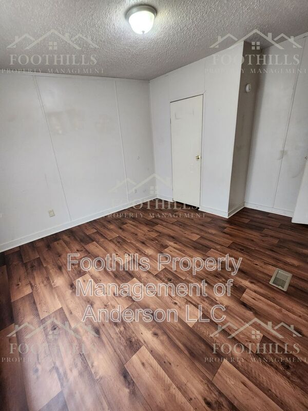 Building Photo - 104 Hickory Forest Dr