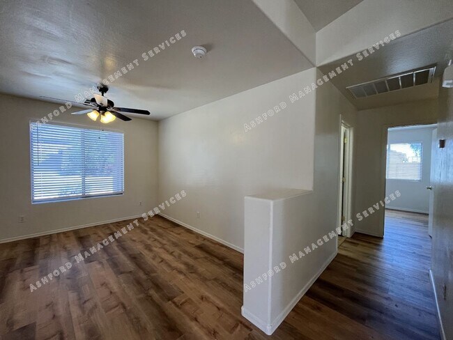Building Photo - BEAUTIFUL 3 BEDROOM 2 BATHROOM HOME IN GOODYEAR