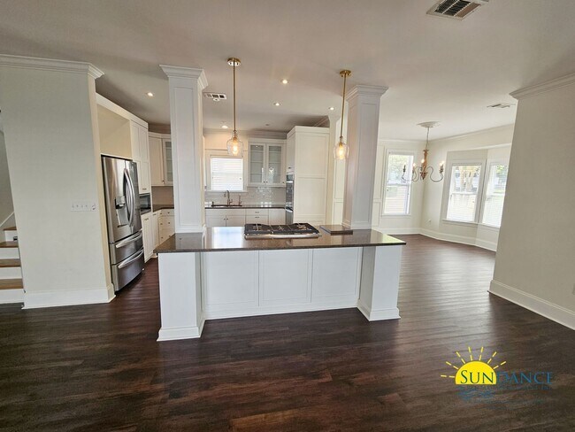 Building Photo - 360 Tradewinds Dr