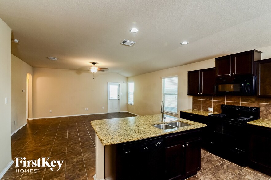 Building Photo - 7106 Phoebe View