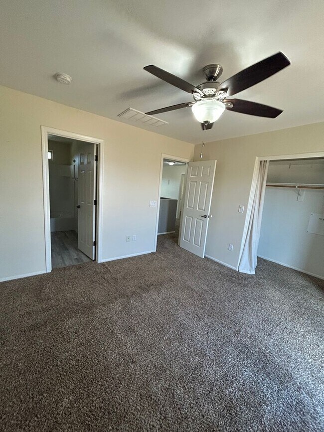 Building Photo - Three bedroom 2.5 bath two story home