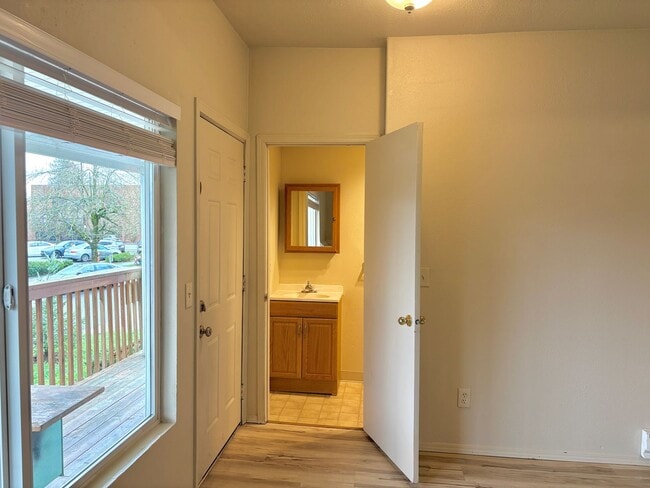 Building Photo - ANDRT01