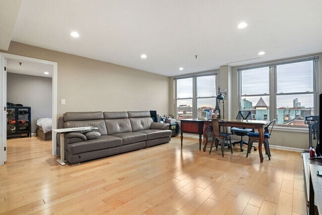 Building Photo - 20 Webster St