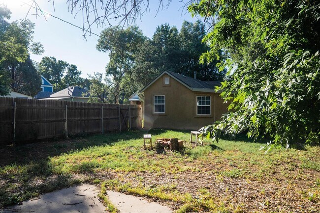 Building Photo - 620 W Willamette Ave