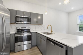 Building Photo - 2046 E Lehigh Ave