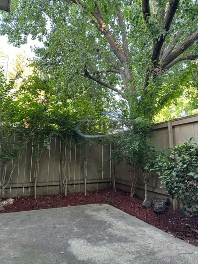 Building Photo - 3 bedroom, 2 ½ bath townhouse, located in The Grove gated community