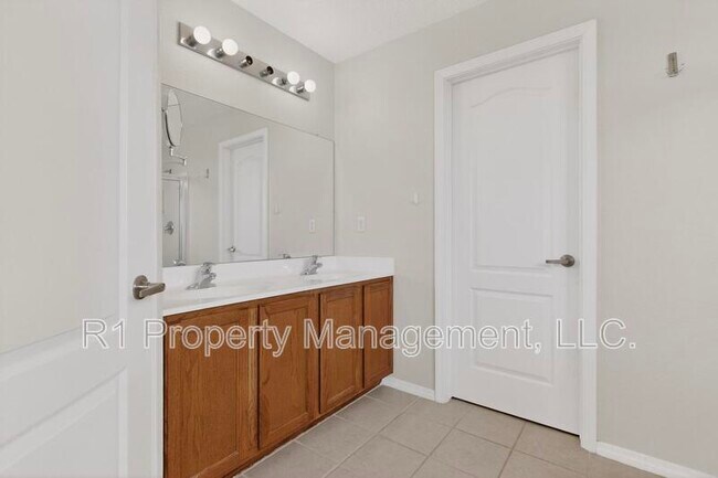 Building Photo - 2713 Violeta Cir SE